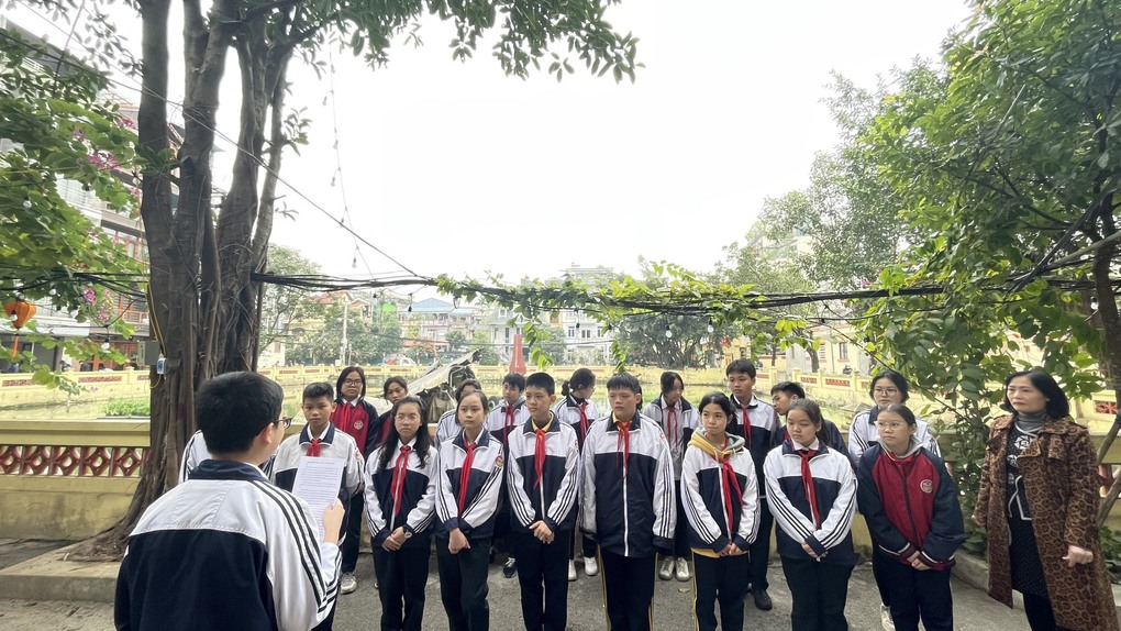 Học sinh trường THCS Ba Đình học tập trải nghiệm Lịch sử tại hồ Hữu Tiệp - Dấu tích 50 năm chiến thắng Điện Biên Phủ trên không