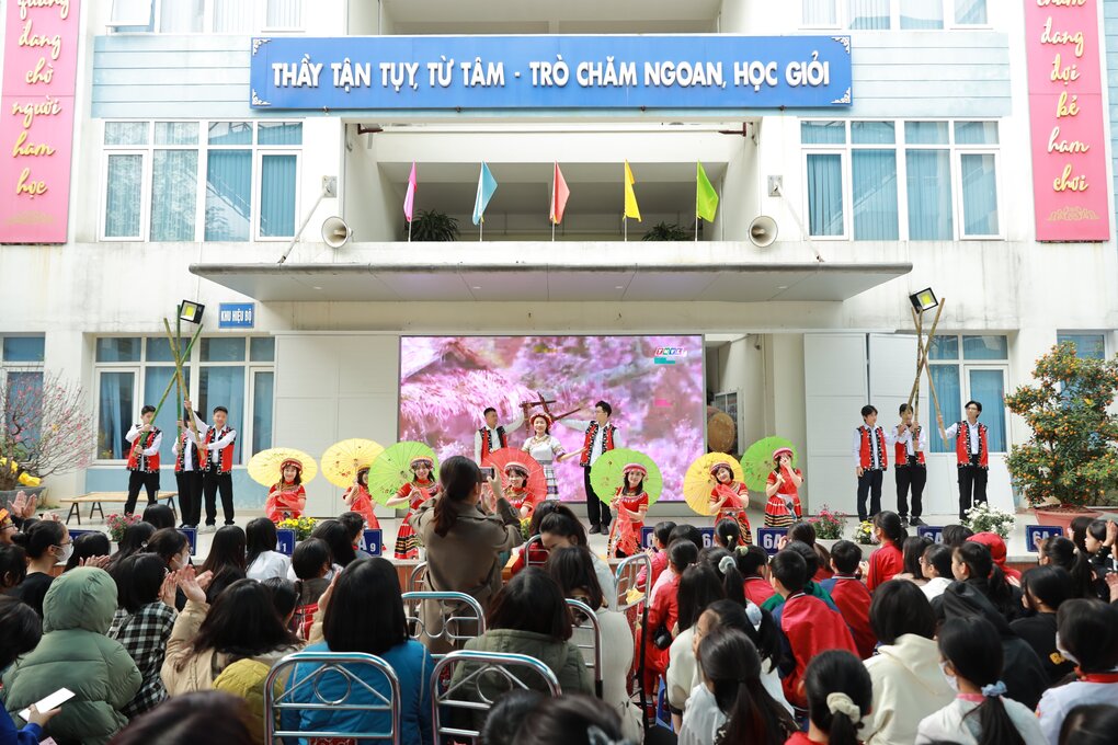 “Xuân hạnh phúc” dưới mái trường THCS Ba Đình