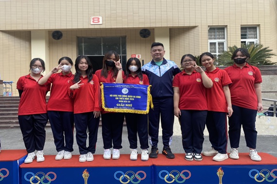 Hai huy chương Vàng, hai giải Nhì cho thành tích của đội tuyển Bơi lội và Kéo co trường THCS Ba Đình