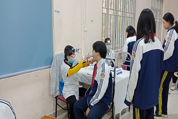 Trường THCS Ba Đình tổ chức khám sức khỏe định kỳ cho học sinh