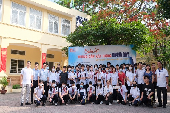 Trường THCS Ba Đình tổ chức tham quan hướng nghiệp, trải nghiệm nghề nghiệp cho học sinh năm cuối cấp tại trường Trung cấp Xây dựng Hà Nội
