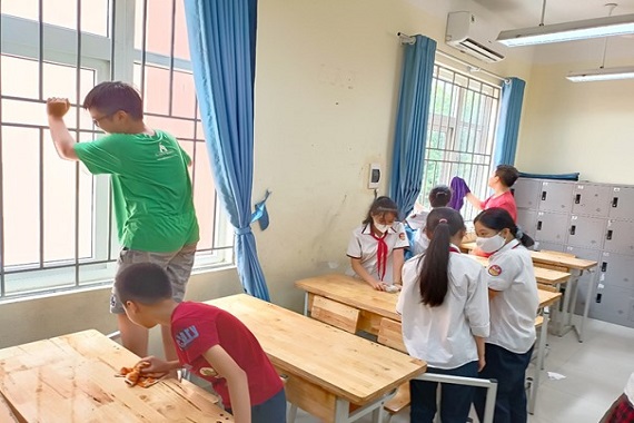 Trường THCS Ba Đình tổng vệ sinh chủ động phòng, chống dịch bệnh năm học 2023 - 2024