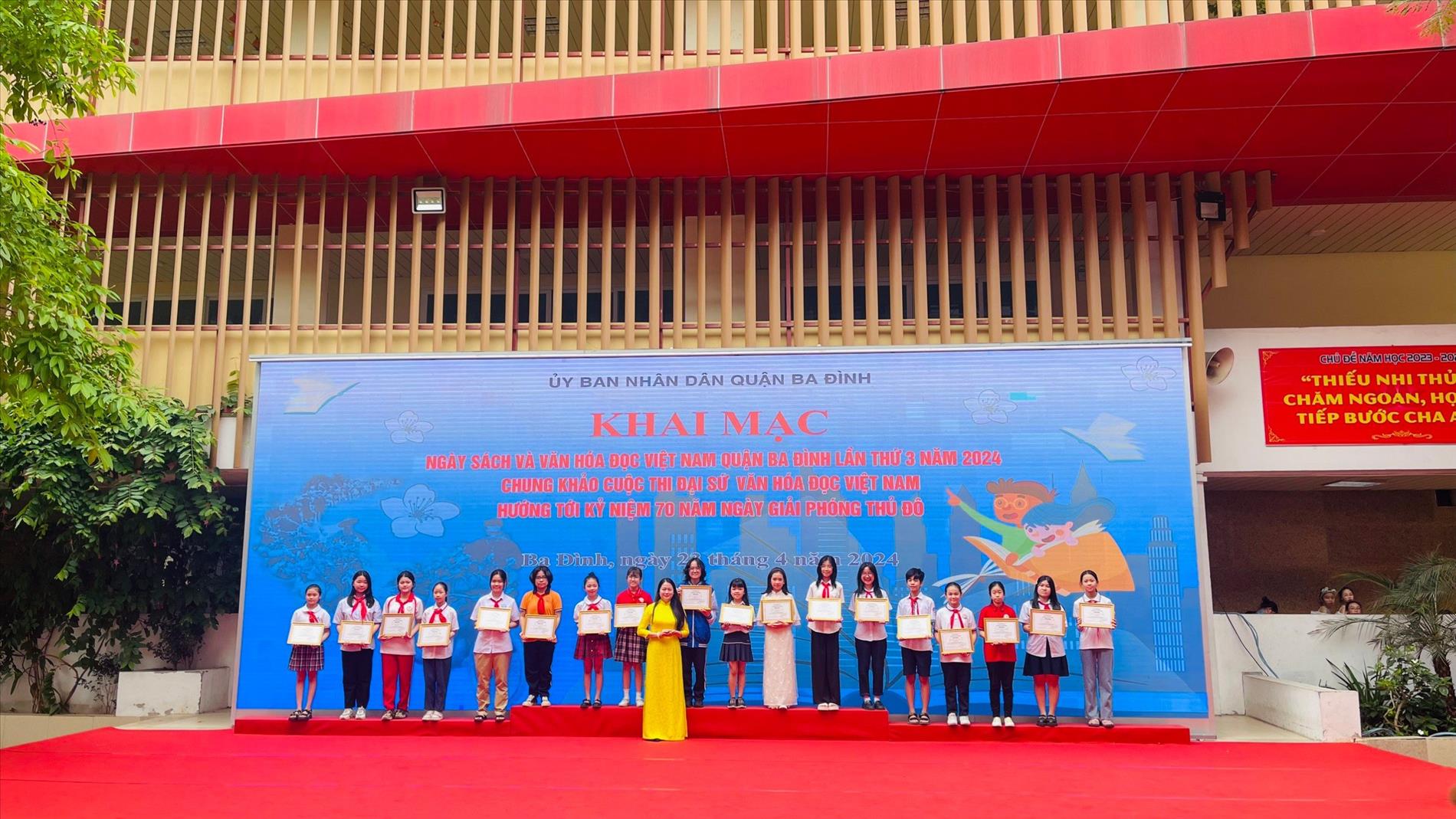 Học sinh trường THCS Ba Đình đạt nhiều giải thưởng cấp Quận hưởng ứng ngày sách và văn hóa đọc Việt Nam quận Ba Đình lần thứ III năm 2024